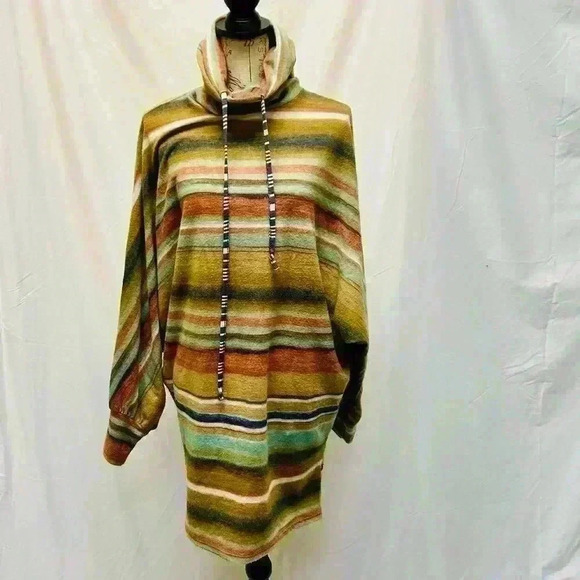 BUCKETLIST | Tops | Bucketlist French Terry Knit Colorblock Sweater Size Small - Picture 2 of 11